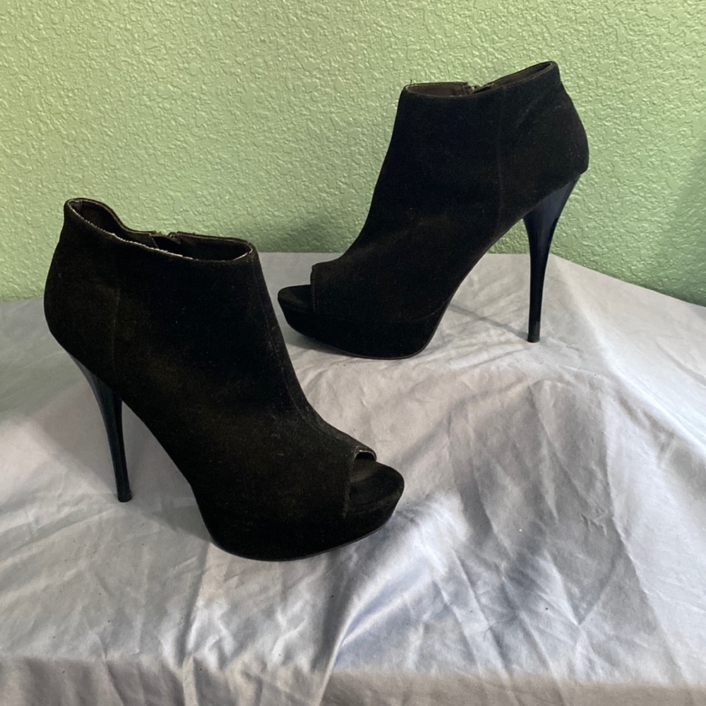Qupid black peep toe ankle boots